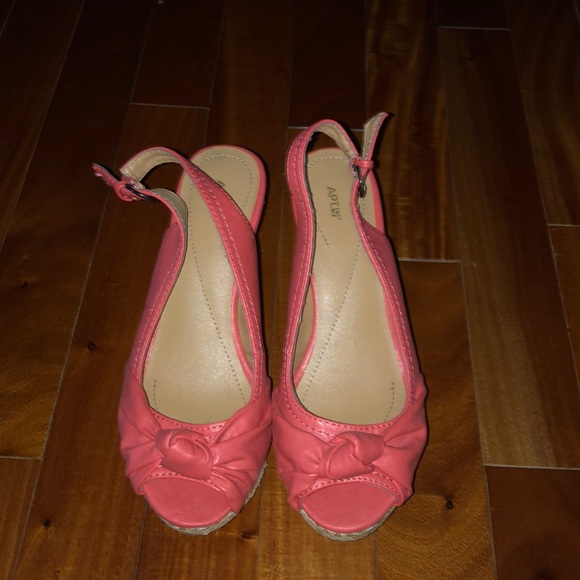 Coral Wedges - Picture 4 of 5